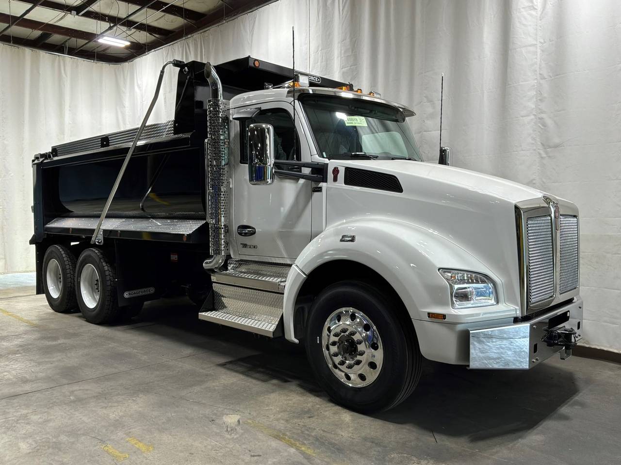 2027 Kenworth T880 Tandem Dump Truck, exterior photo 1