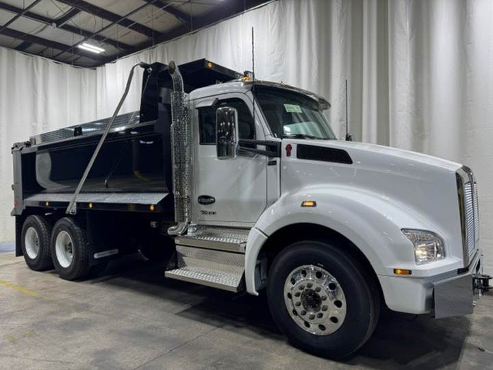 2027 Kenworth T880 Tandem Dump Truck, exterior photo 1