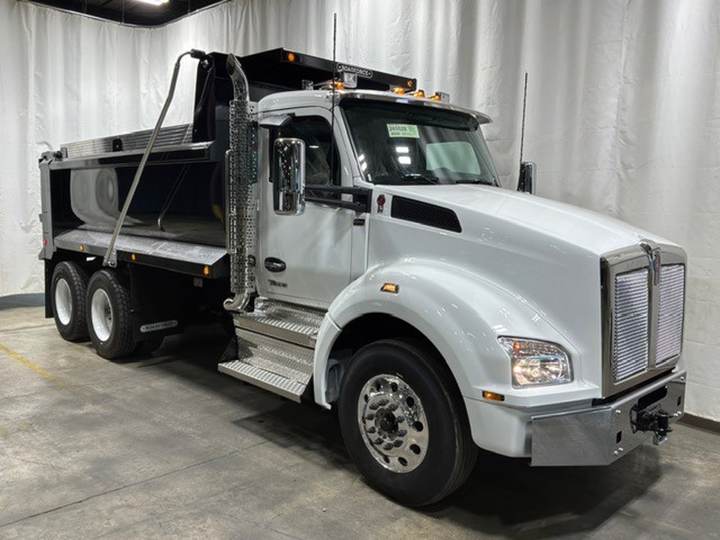 2027 Kenworth T880 Tandem Dump Truck, exterior photo 1