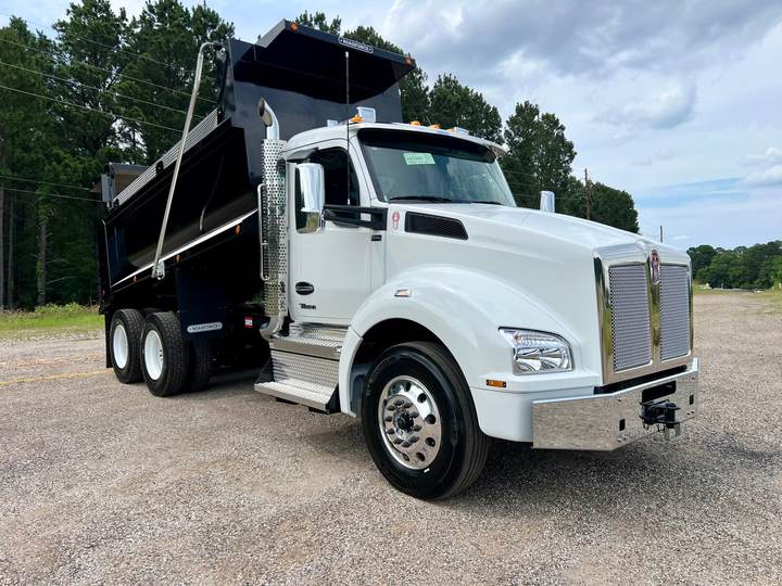 2027 Kenworth T880 Tandem Dump Truck, exterior photo 1