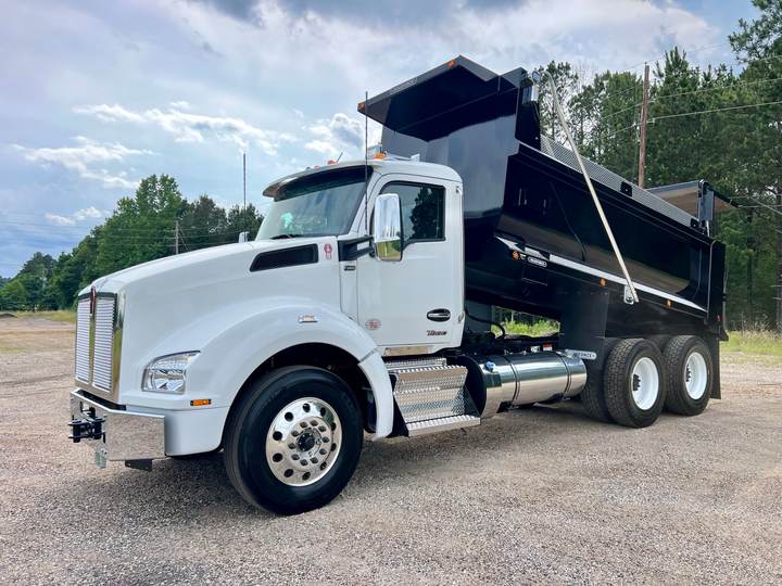 2027 Kenworth T880 Tandem Dump Truck, exterior photo 2