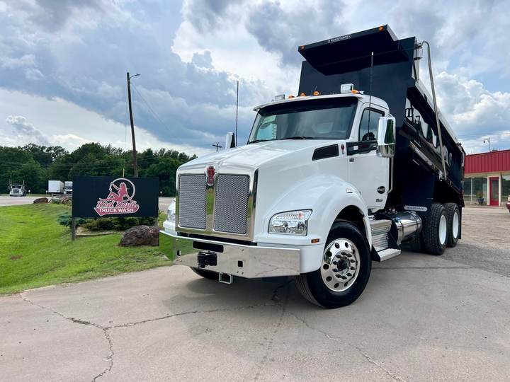 2027 Kenworth T880 Tandem Dump Truck, exterior photo 5