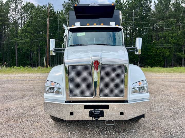 2027 Kenworth T880 Tandem Dump Truck, exterior photo 6