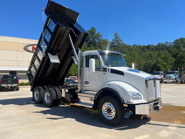 2027 Kenworth T880 Tandem Dump Truck, exterior photo 3