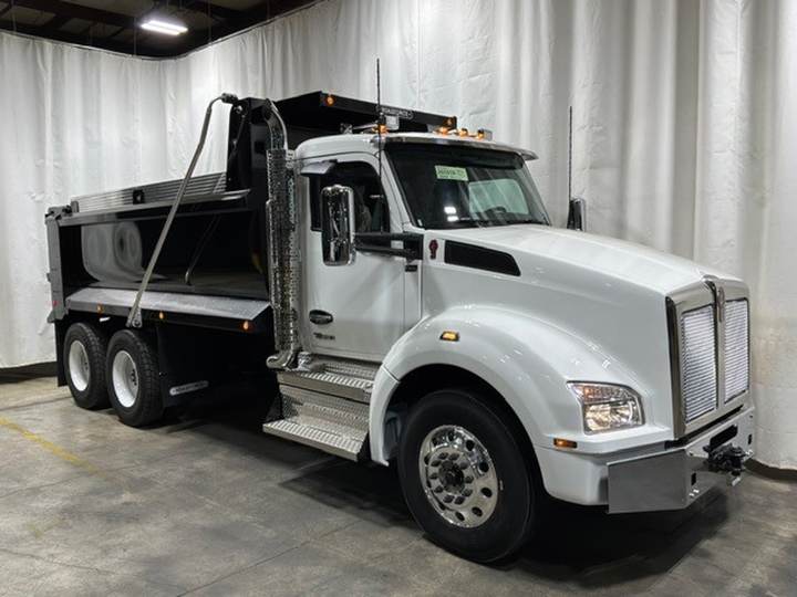 2027 Kenworth T880 Tandem Dump Truck, exterior photo 1