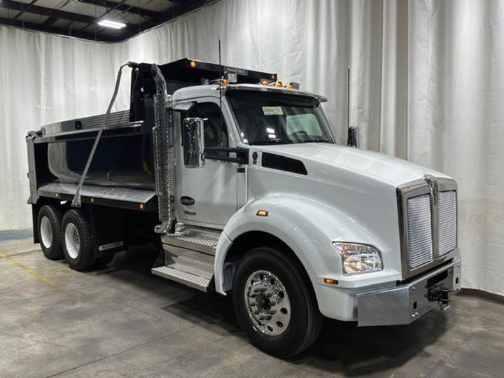 2027 Kenworth T880 Tandem Dump Truck, exterior photo 1