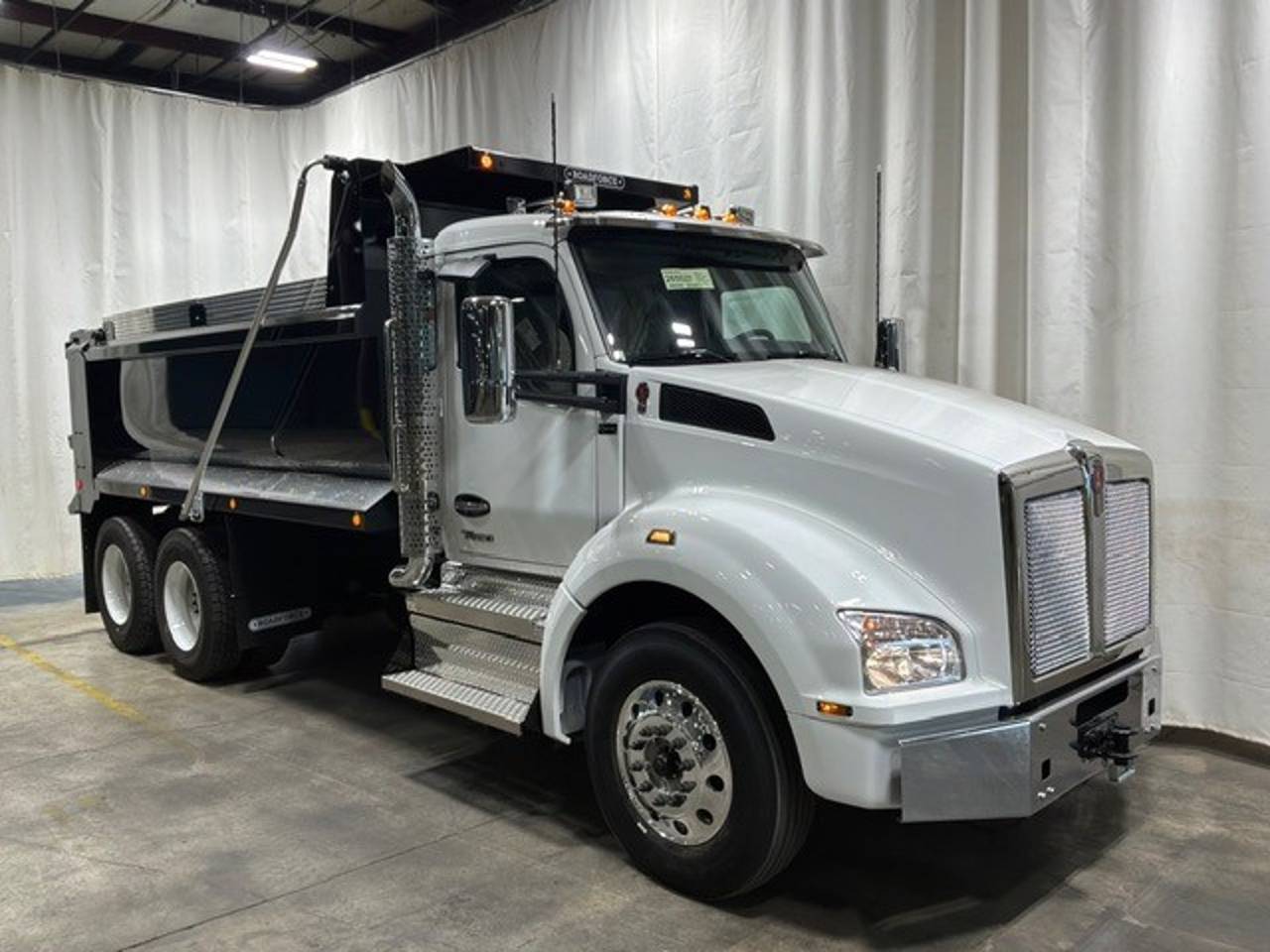 2027 Kenworth T880 Tandem Dump Truck, exterior photo 1