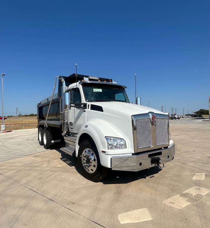 2027 Kenworth T880 Tandem Dump Truck, exterior photo 1