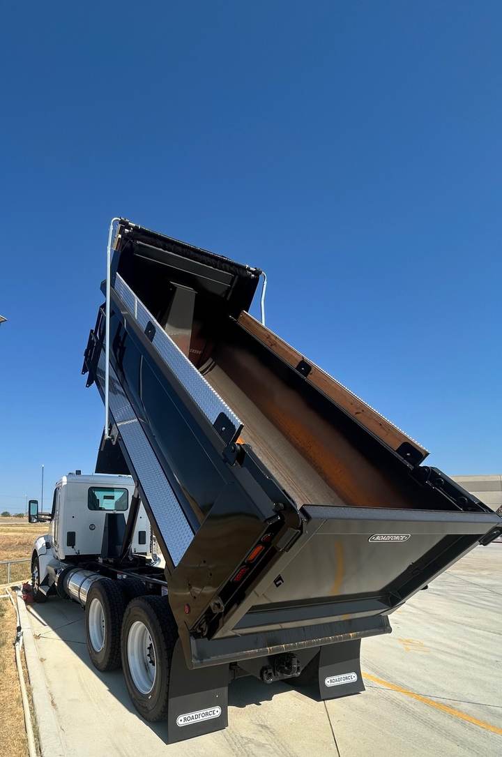 2027 Kenworth T880 Tandem Dump Truck, exterior photo 4