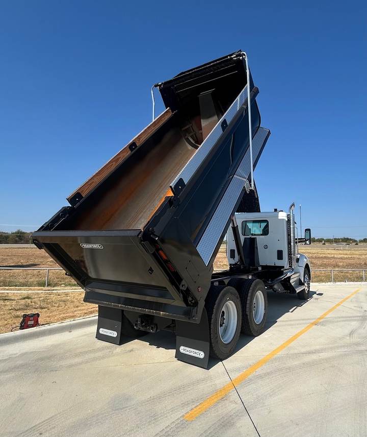2027 Kenworth T880 Tandem Dump Truck, exterior photo 5