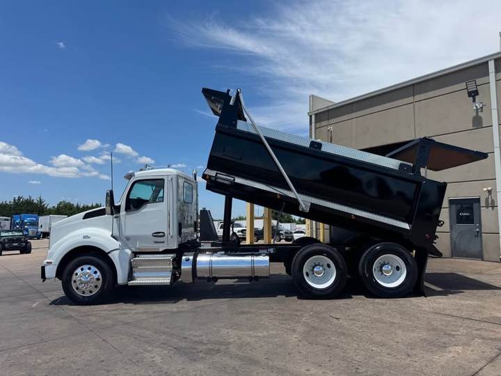 2027 Kenworth T880 Tandem Dump Truck, exterior photo 6