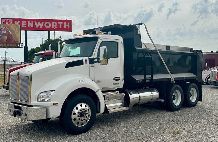 2027 Kenworth T880 Tandem Dump Truck, exterior photo 2