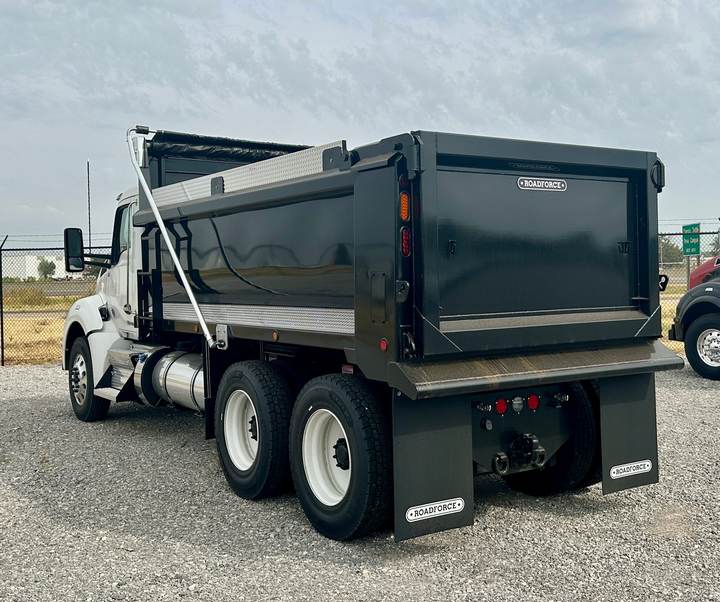 2027 Kenworth T880 Tandem Dump Truck, exterior photo 5