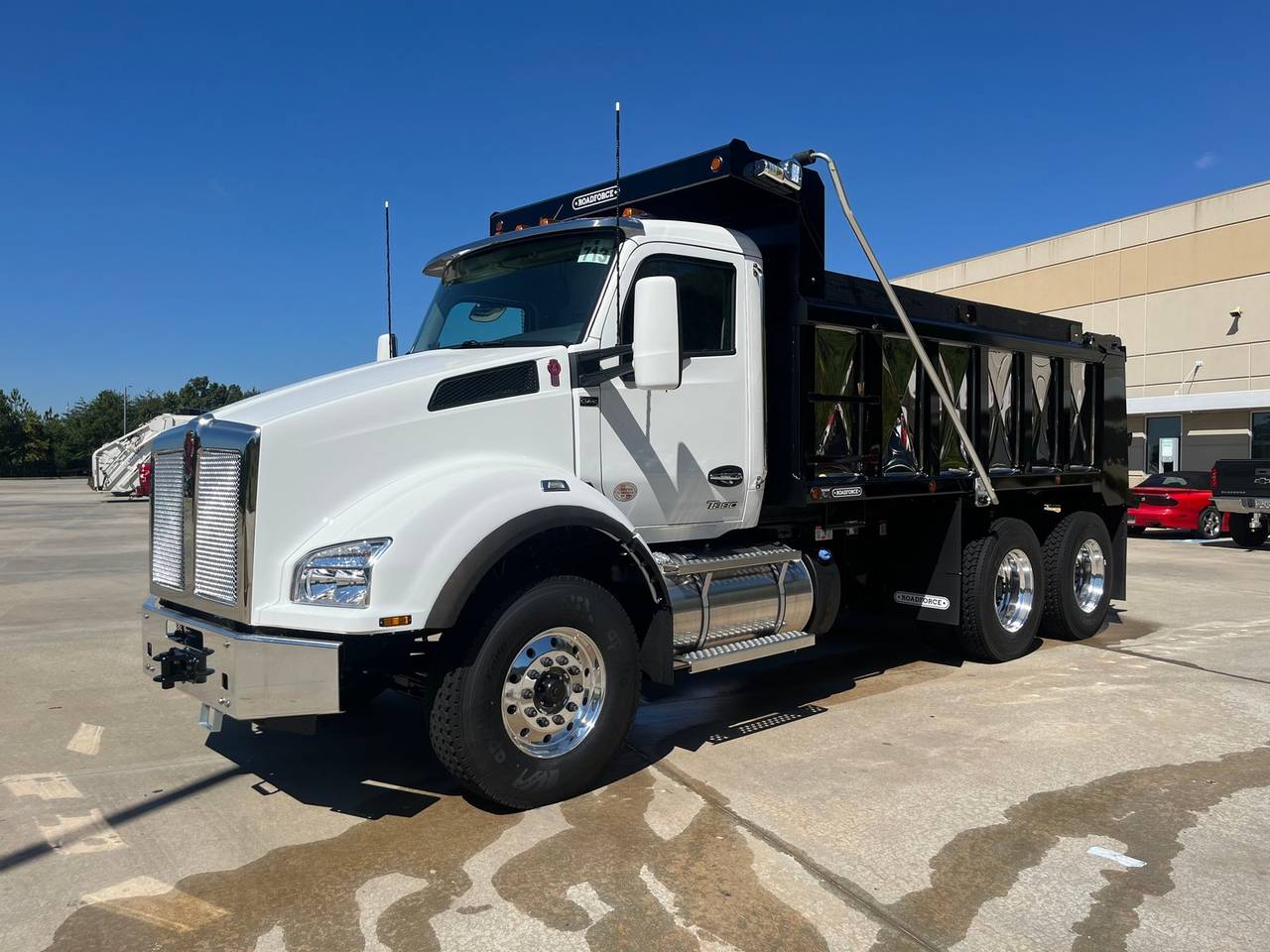 2027 Kenworth T880 Tandem Dump Truck, exterior photo 1
