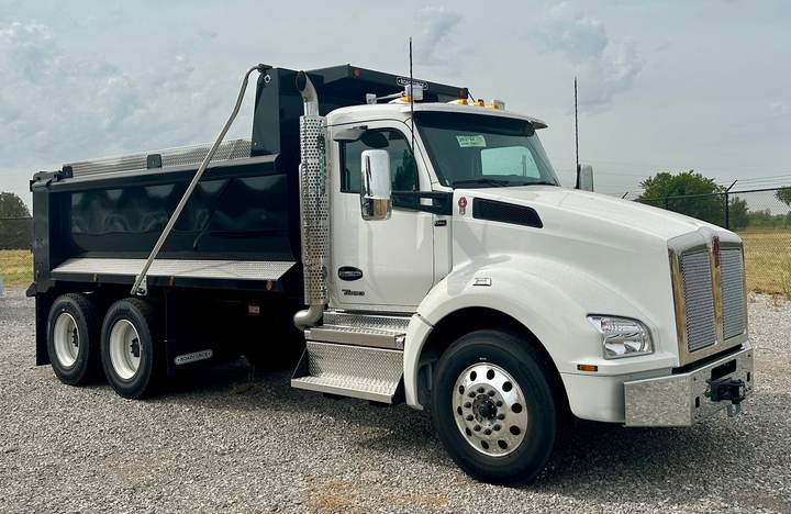 2027 Kenworth T880 Tandem Dump Truck, exterior photo 1