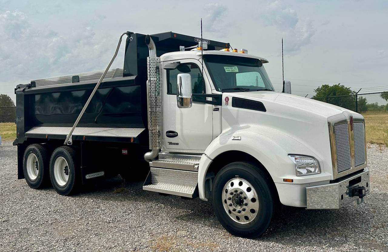2027 Kenworth T880 Tandem Dump Truck, exterior photo 1