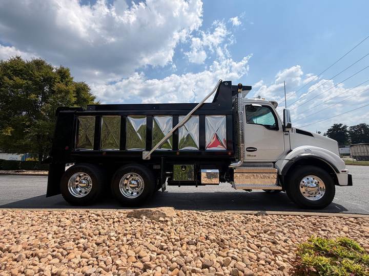 2027 Kenworth T880 Tandem Dump Truck, exterior photo 3