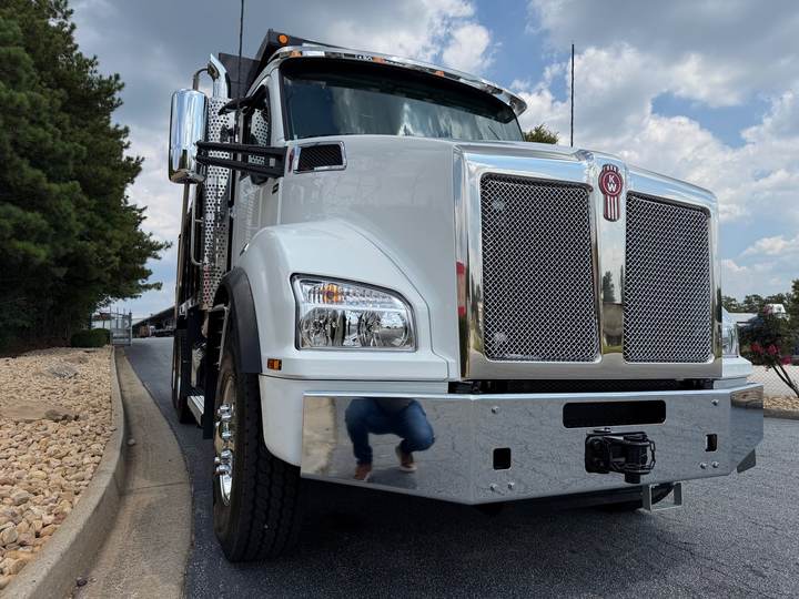 2027 Kenworth T880 Tandem Dump Truck, exterior photo 5