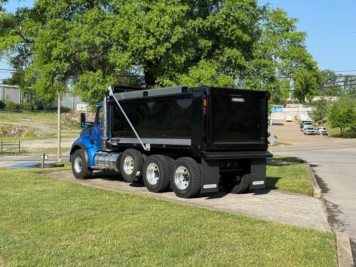 2027 Kenworth T880 Tri-Axle Dump Truck, exterior photo 3