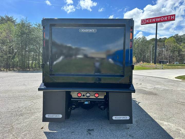 2027 Kenworth T880 Tri-Axle Dump Truck, exterior photo 3