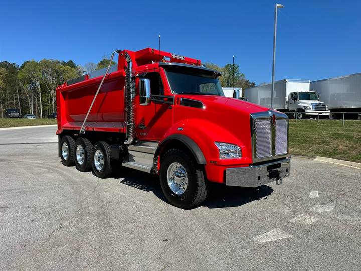 2027 Kenworth T880 Tri-Axle Dump Truck, exterior photo 1