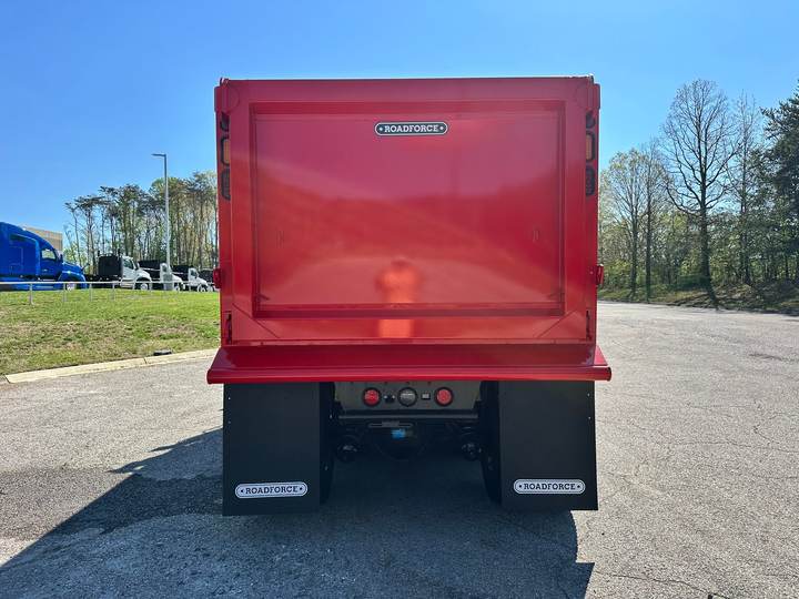 2027 Kenworth T880 Tri-Axle Dump Truck, exterior photo 3