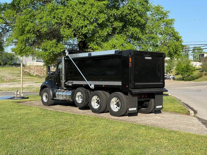 2027 Kenworth T880 Tri-Axle Dump Truck, exterior photo 3