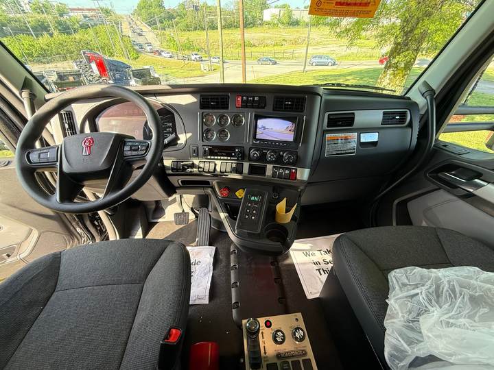 2027 Kenworth T880 Tri-Axle Dump Truck, interior photo 4