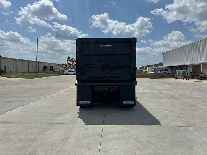 2027 Kenworth T880 Tri-Axle Dump Truck, exterior photo 3