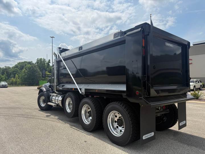 2027 Kenworth T880 Tri-Axle Dump Truck, exterior photo 2