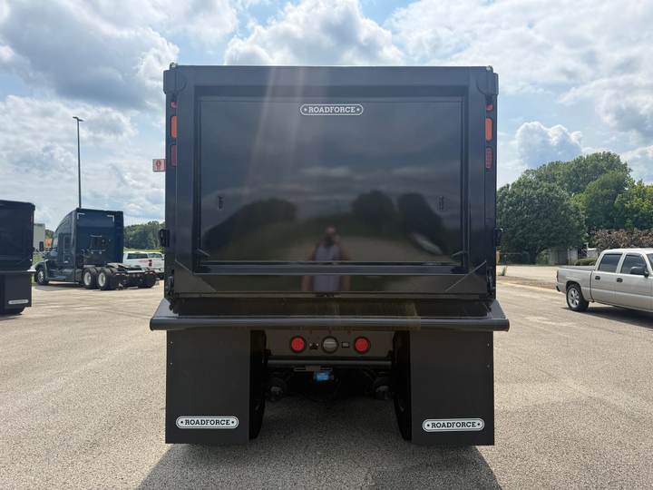 2027 Kenworth T880 Tri-Axle Dump Truck, exterior photo 4