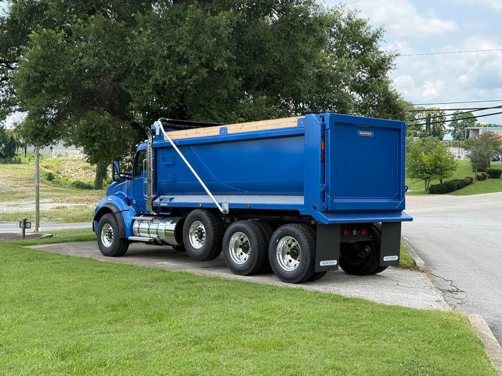 2027 Kenworth T880 Tri-Axle Dump Truck, exterior photo 3