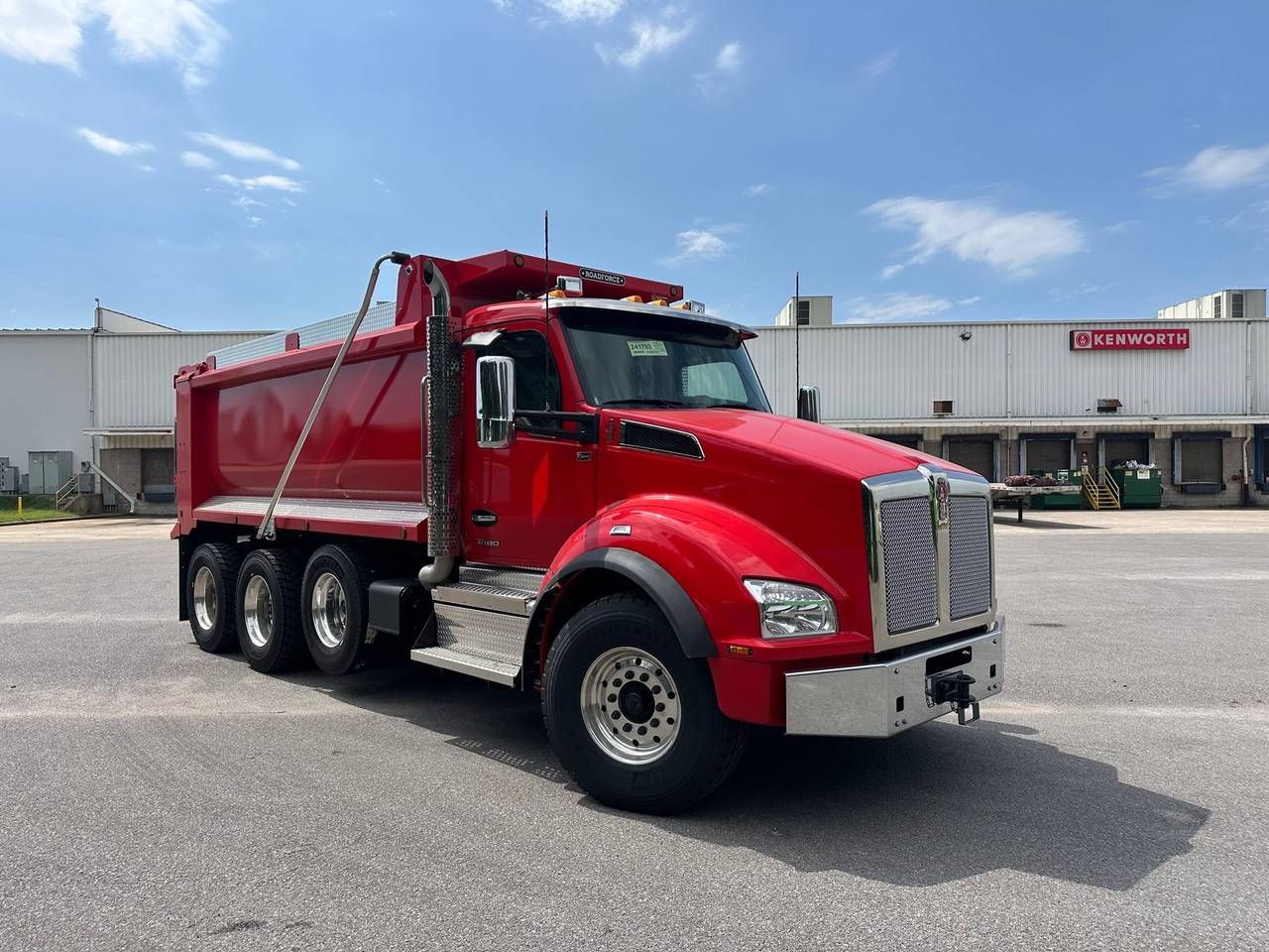 2027 Kenworth T880 Tri-Axle Dump Truck, exterior photo 1