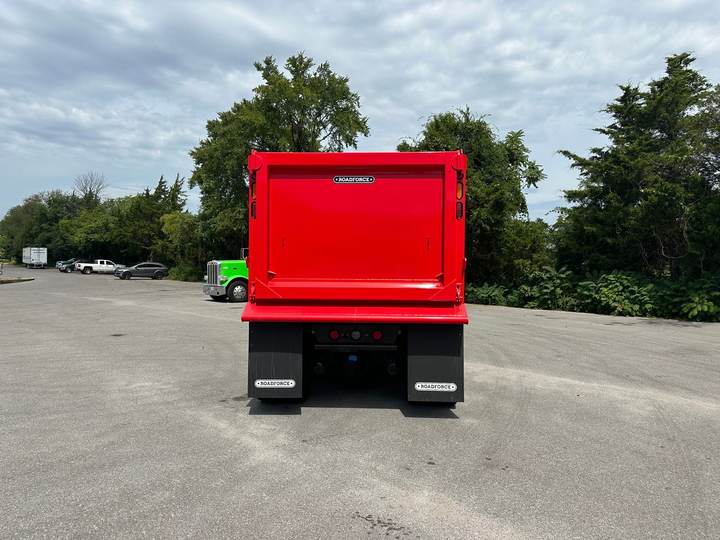 2027 Kenworth T880 Tri-Axle Dump Truck, exterior photo 3
