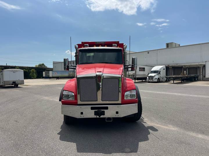 2027 Kenworth T880 Tri-Axle Dump Truck, exterior photo 4