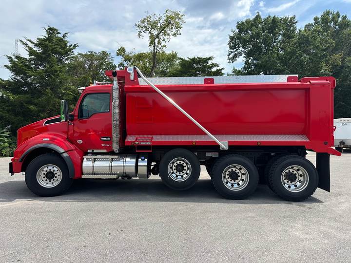 2027 Kenworth T880 Tri-Axle Dump Truck, exterior photo 6