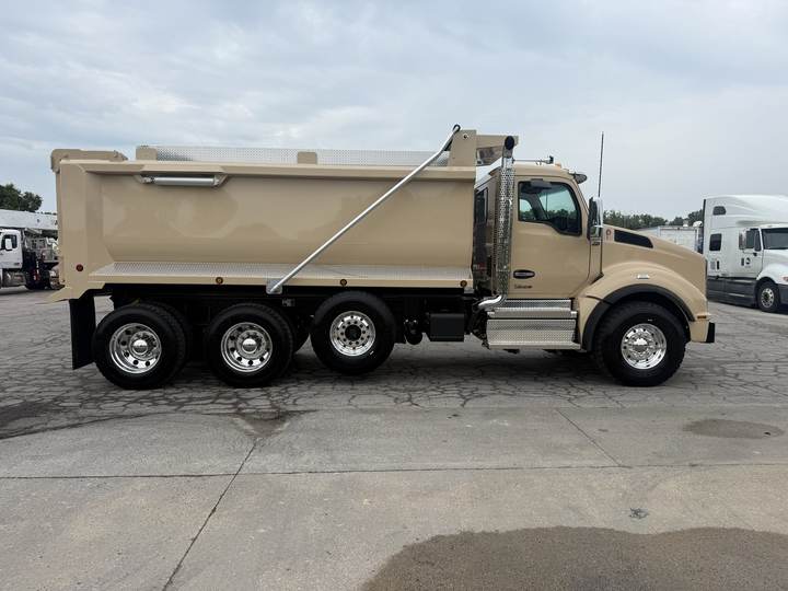 2027 Kenworth T880 Tri-Axle Dump Truck, exterior photo 5