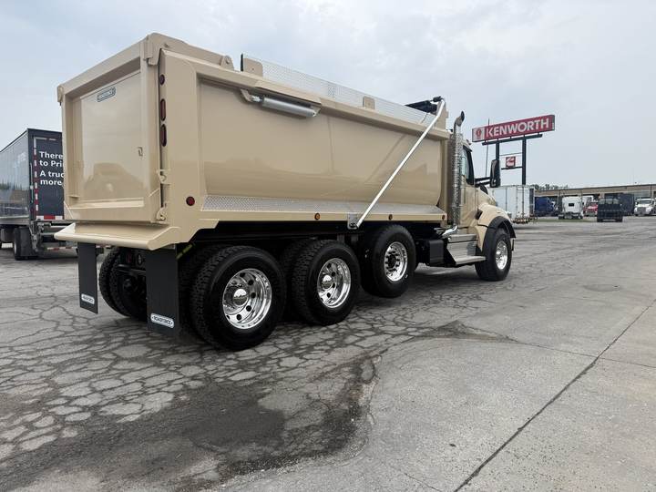 2027 Kenworth T880 Tri-Axle Dump Truck, exterior photo 7