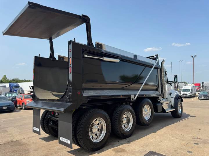 2027 Kenworth T880 Tri-Axle Dump Truck, exterior photo 4