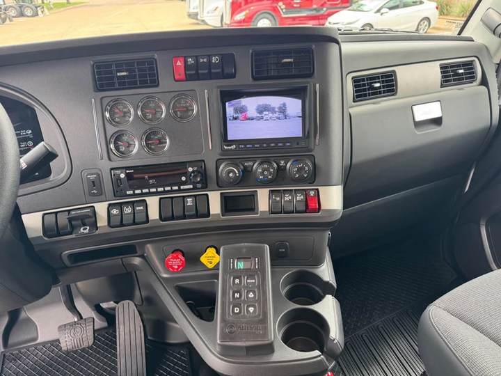 2027 Kenworth T880 Tri-Axle Dump Truck, interior photo 4