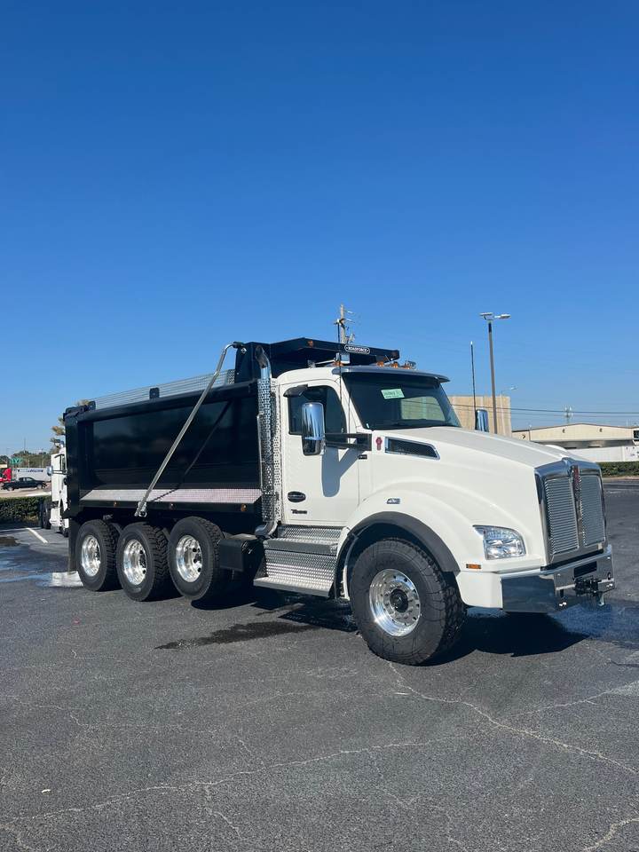 2027 Kenworth T880 Tri-Axle Dump Truck, exterior photo 1