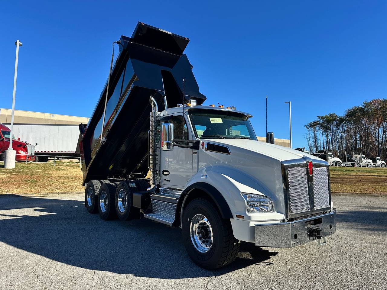 2027 Kenworth T880 Tri-Axle Dump Truck, exterior photo 1