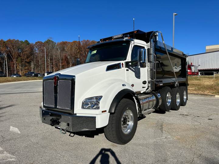 2027 Kenworth T880 Tri-Axle Dump Truck, exterior photo 2