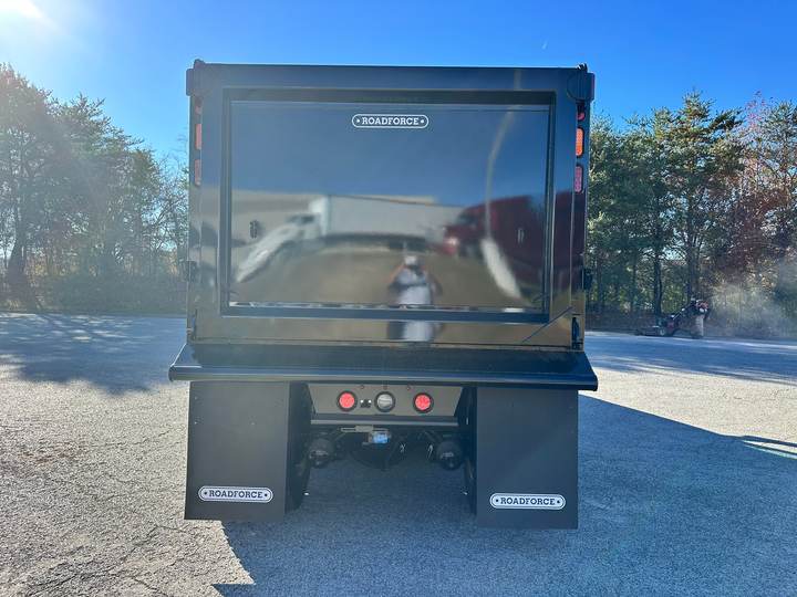 2027 Kenworth T880 Tri-Axle Dump Truck, exterior photo 3