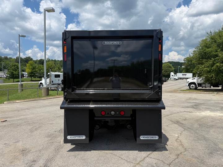 2027 Kenworth T880 Tri-Axle Dump Truck, exterior photo 3