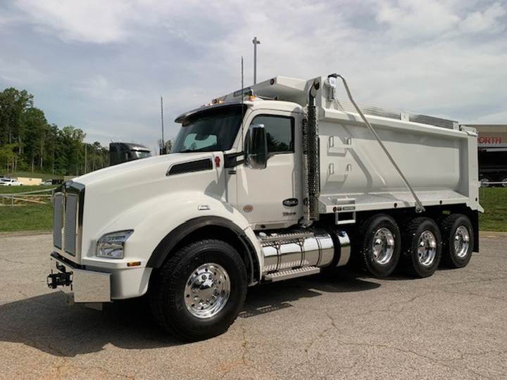 2027 Kenworth T880 Tri-Axle Dump Truck, exterior photo 2