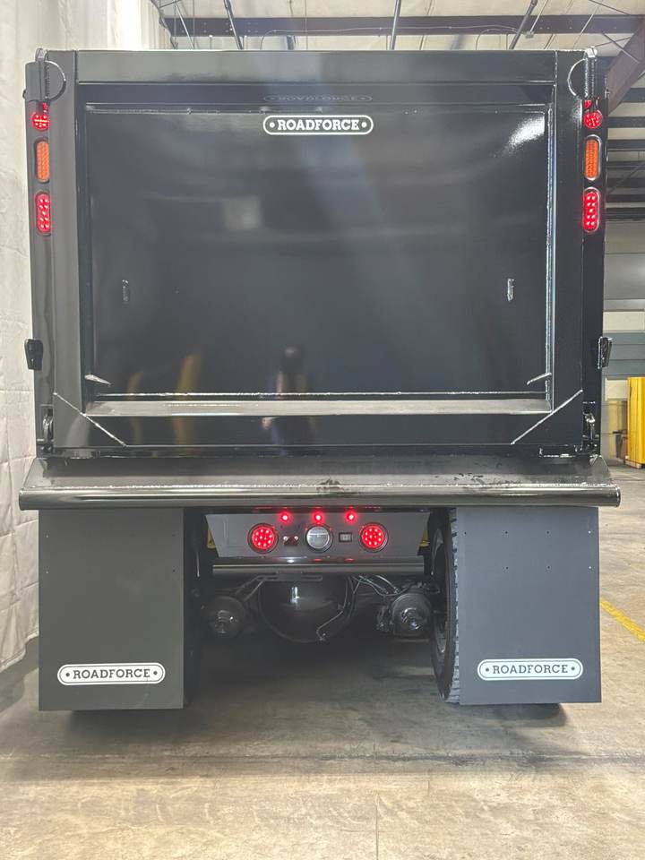 2027 Kenworth T880 Tri-Axle Dump Truck, exterior photo 2