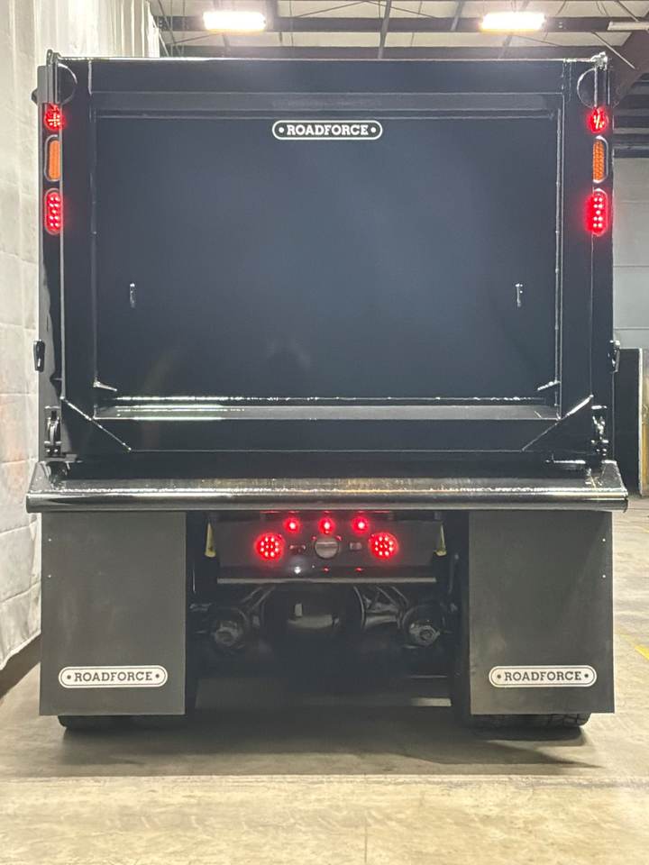 2027 Kenworth T880 Tri-Axle Dump Truck, exterior photo 2