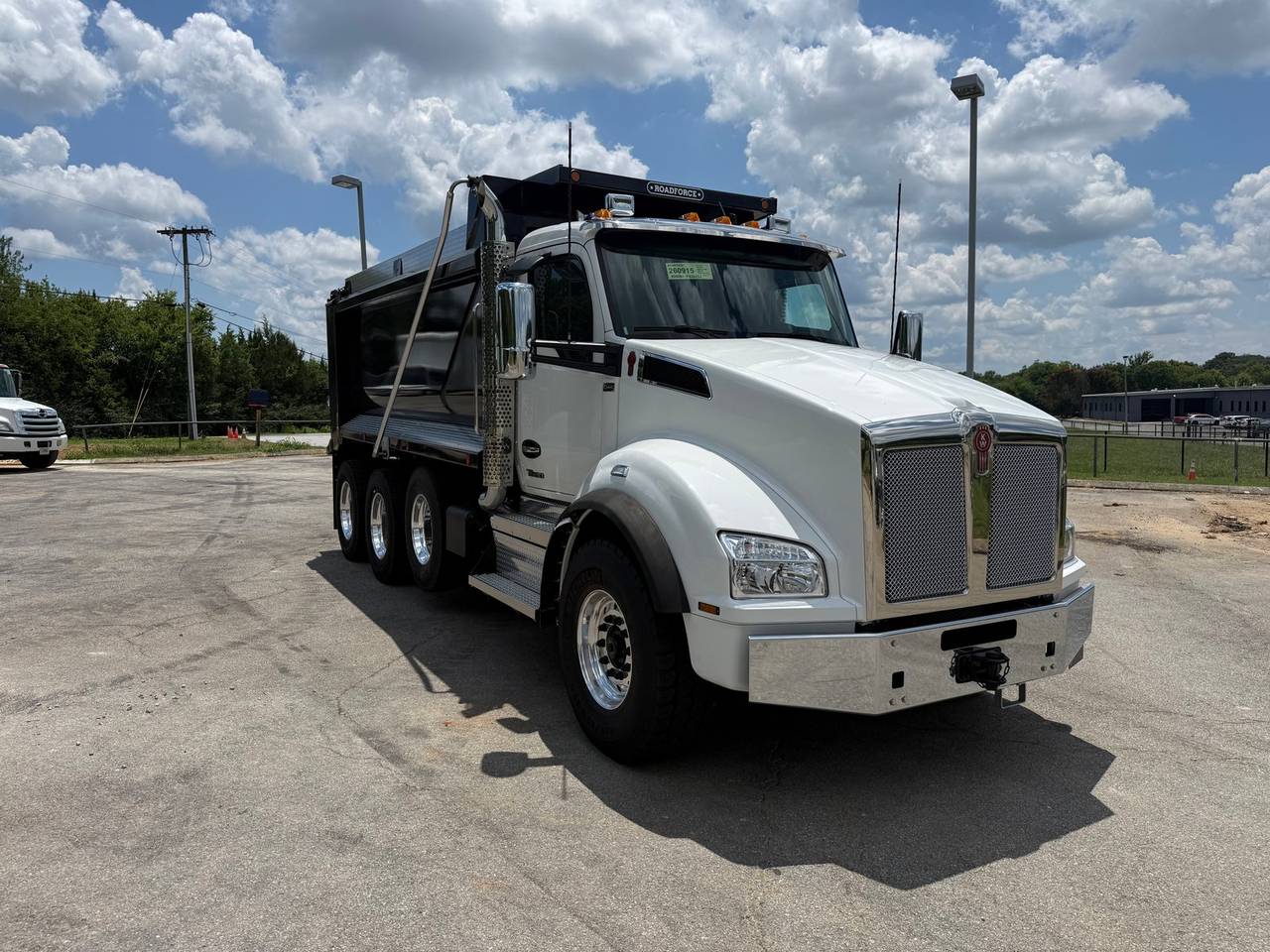 2027 Kenworth T880 Tri-Axle Dump Truck, exterior photo 1