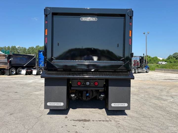 2027 Kenworth T880 Tri-Axle Dump Truck, exterior photo 3